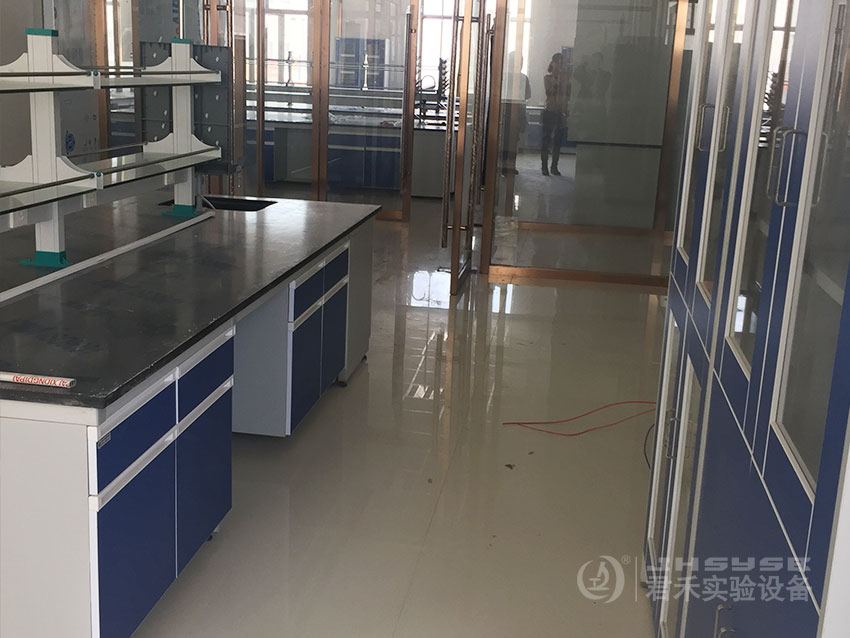 化學(xué)實驗臺防腐性能的重要性<div   id=
